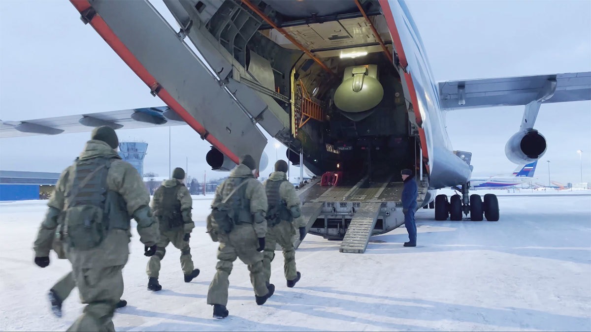Отправка российских десантников в Казахстан в составе сил ОДКБ
