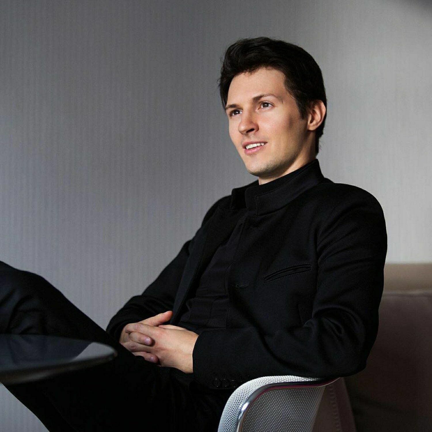 Павел Дуров заявил, что не транжирит деньги и нам не советует