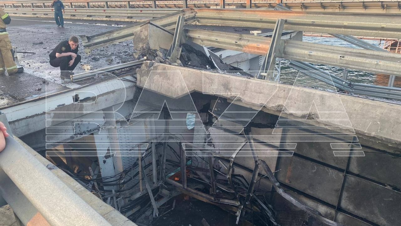 Опубликованы первые фото и видео с места взрыва на Крымском мосту