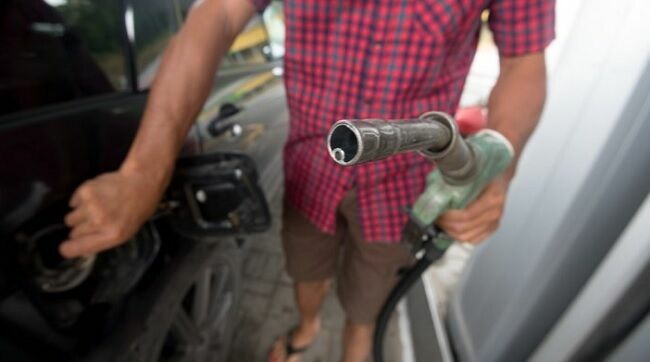 Для сохранения цен на бензин нефтяники требуют субсидии из казны