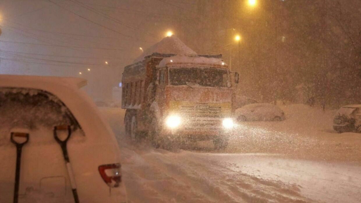 Сотни человек эвакуируют с трасс в Челябинской области