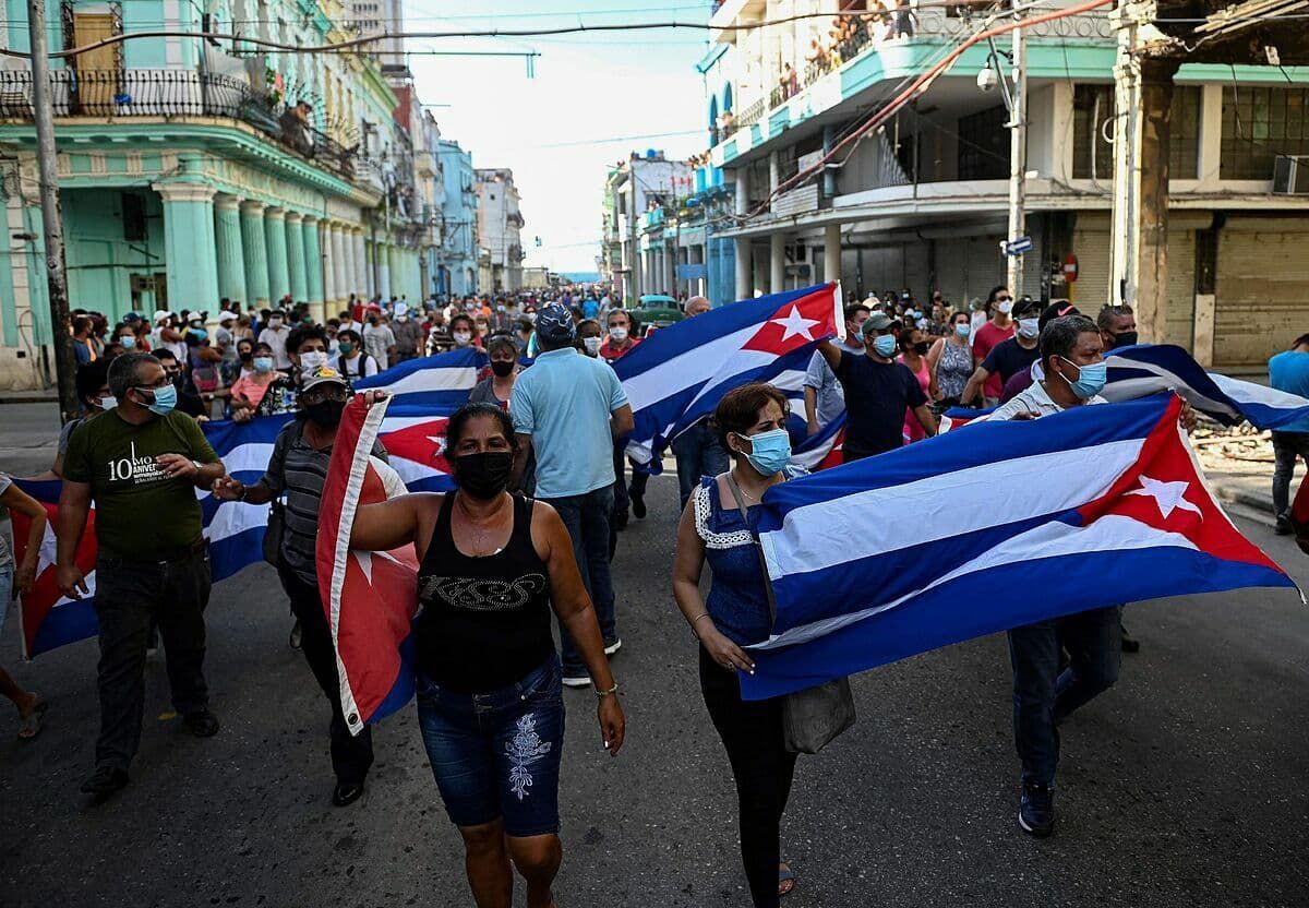 «Не до секса, когда нет еды!» Кубинцы вышли протестовать впервые с 1994 года