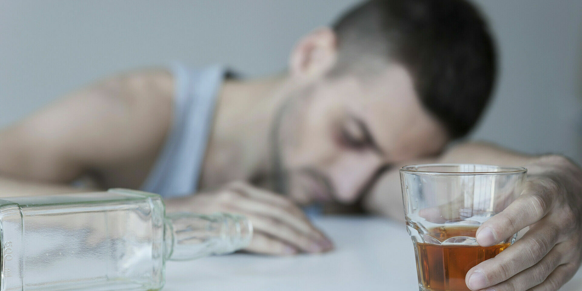Ученые представили замену алкоголя для людей с зависимостью