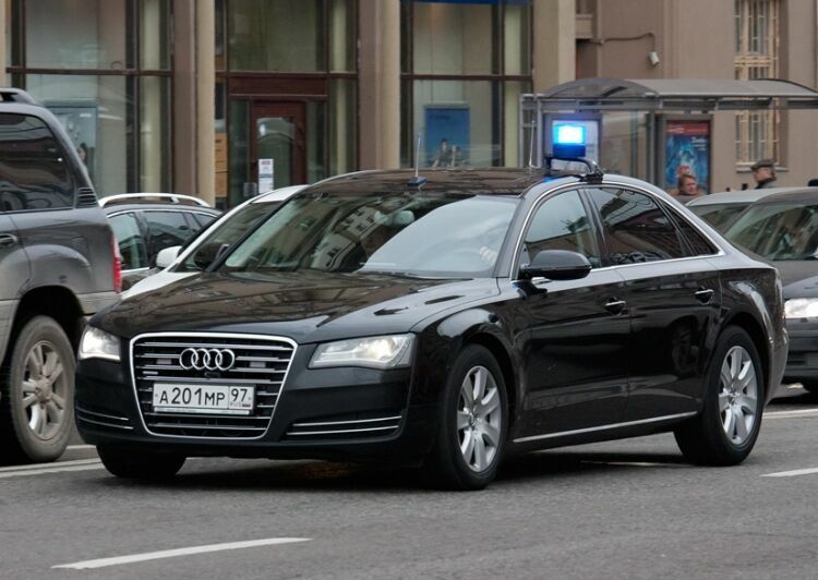 ФАС обнаружила нарушения при закупке автомобилей для МВД