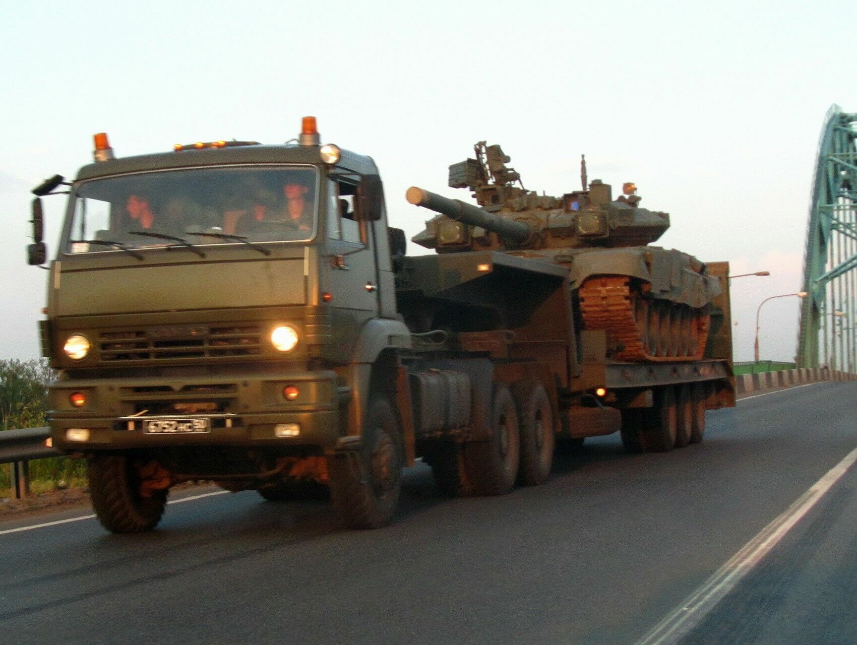 В Дагестане перевернулся КАМАЗ с танком