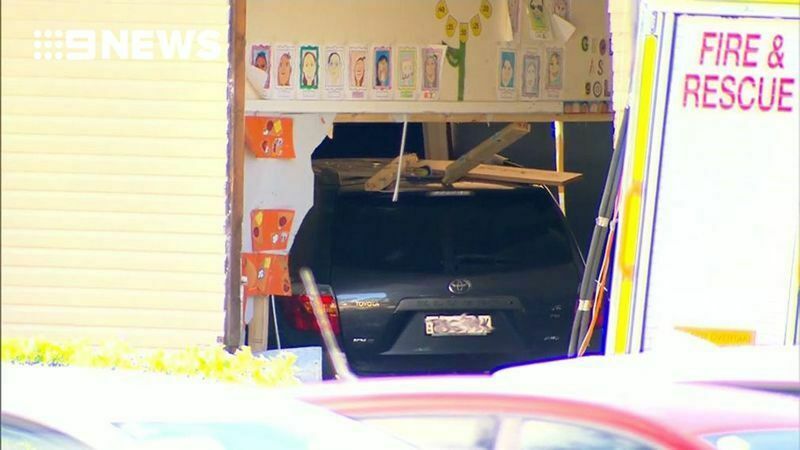 В Сиднее автомобиль протаранил здание школы, есть жертвы