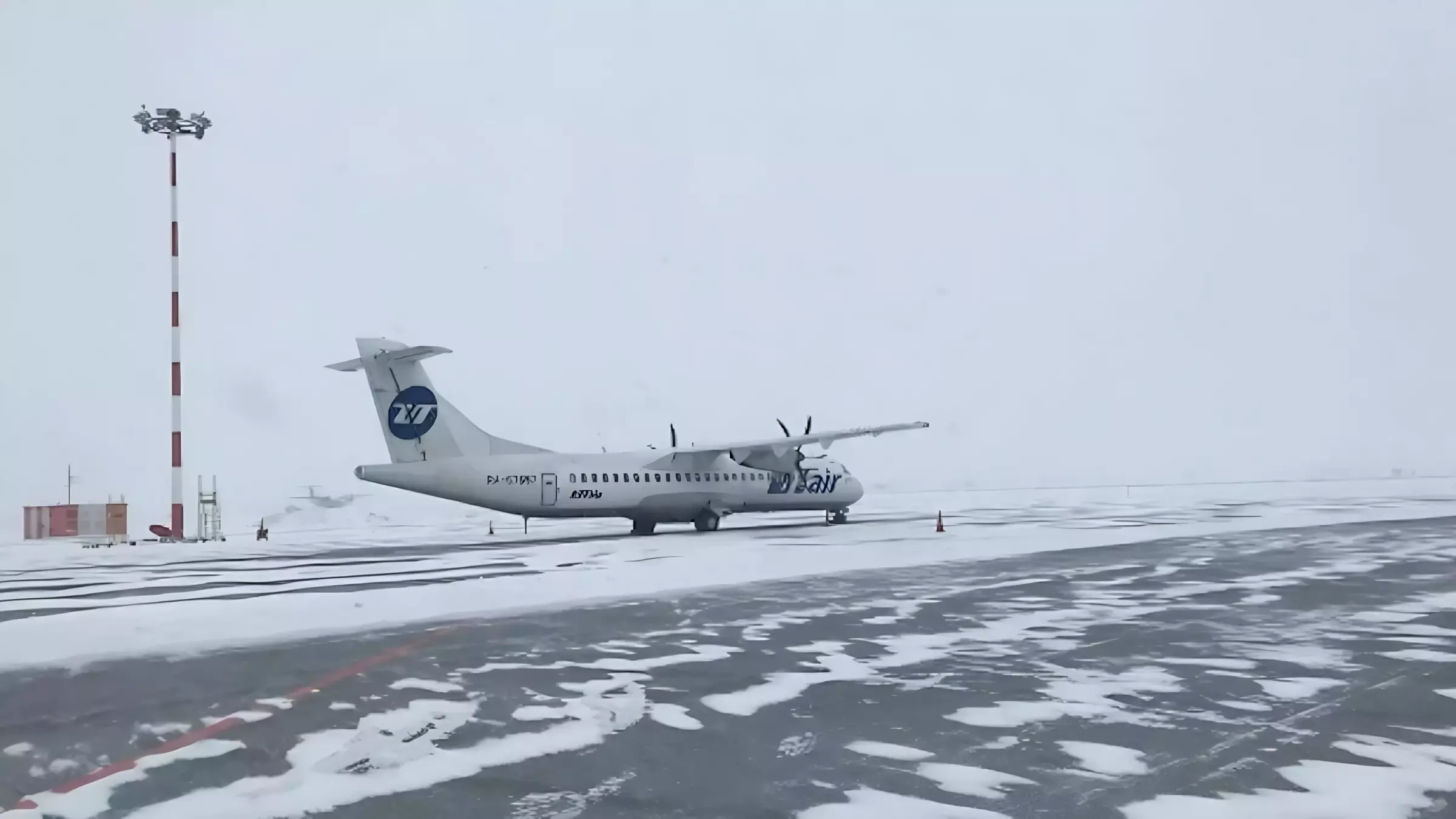 Самолет «ЮТэйр» после посадки в вахтовом поселке Якутии потерял управление