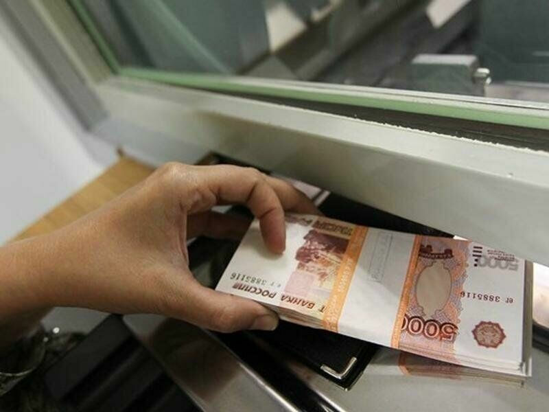 Треть россиян готовы забрать вклады, если ставка продолжит снижаться
