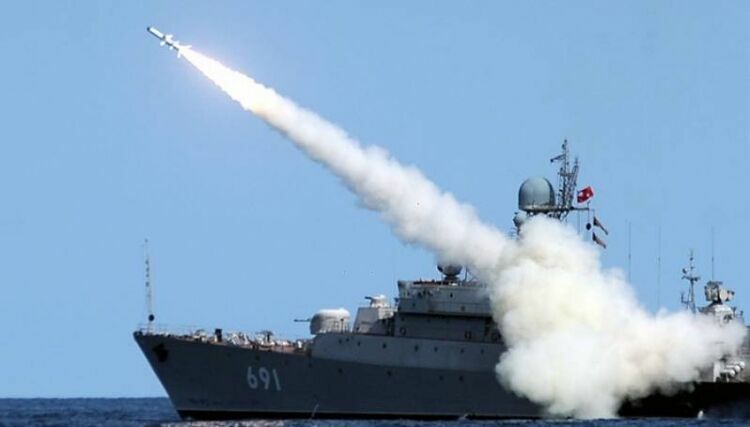 Корабли Черноморского флота РФ ударили по позициям сторонников «ИГ» в Сирии