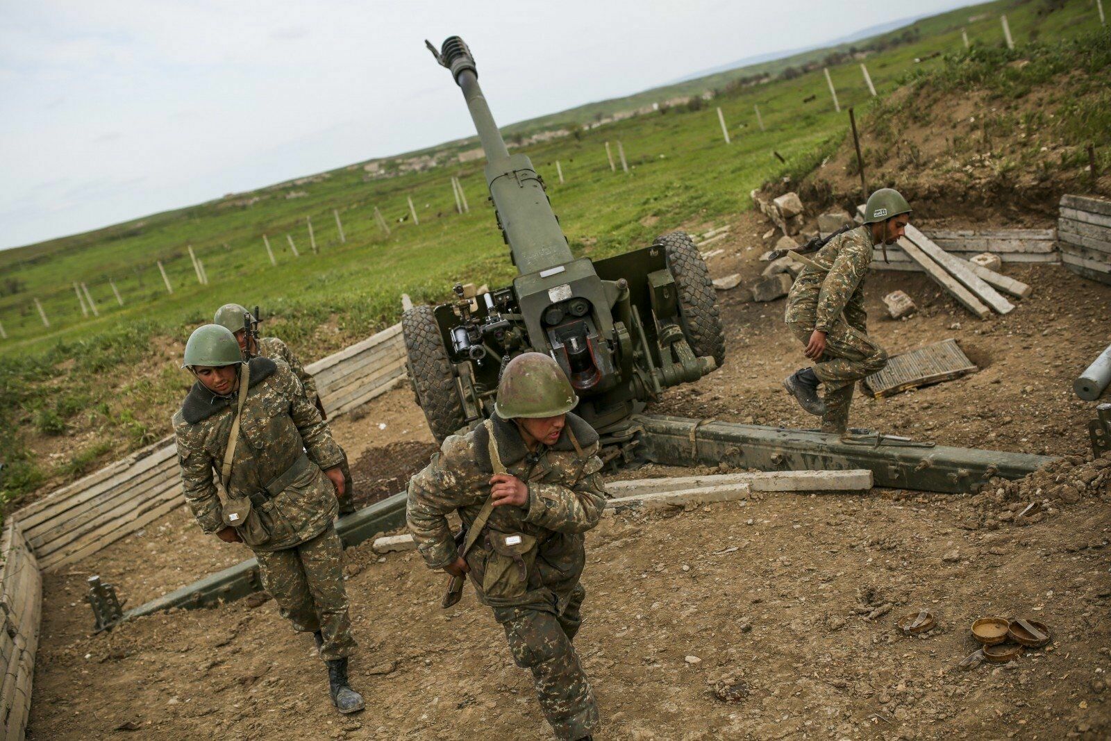 Трое армянских военных ранены при обстрелах в Нагорном Карабахе