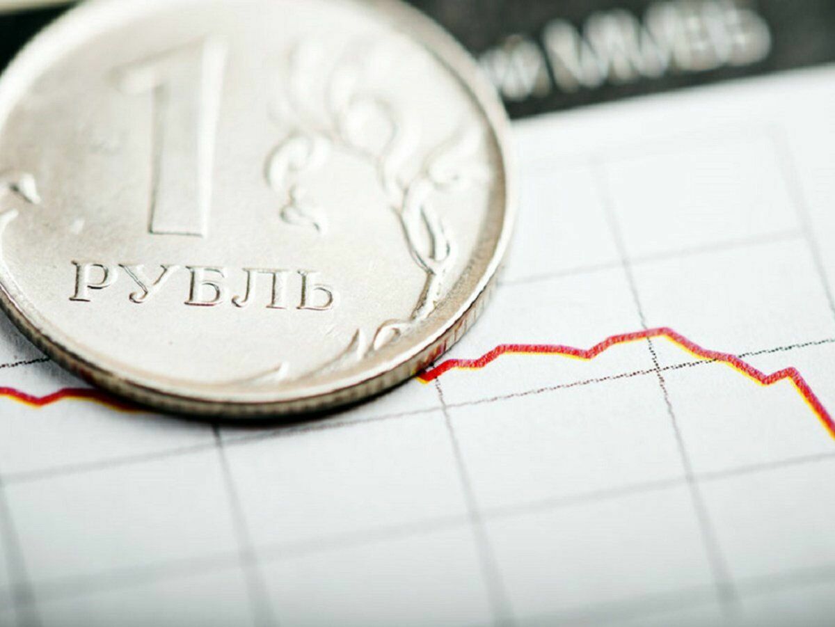 Рубль начал падать на новостях о санкциях США