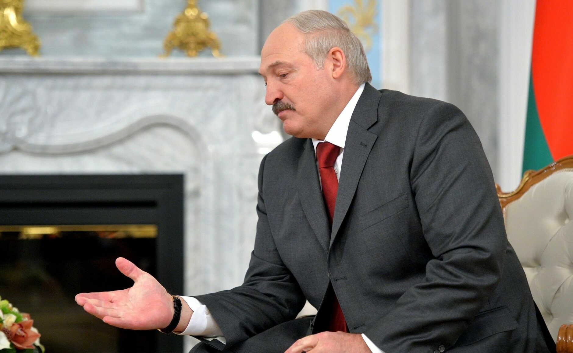 Александр Лукашенко опасается, что за потерю суверенитета белорусы его "съедят"