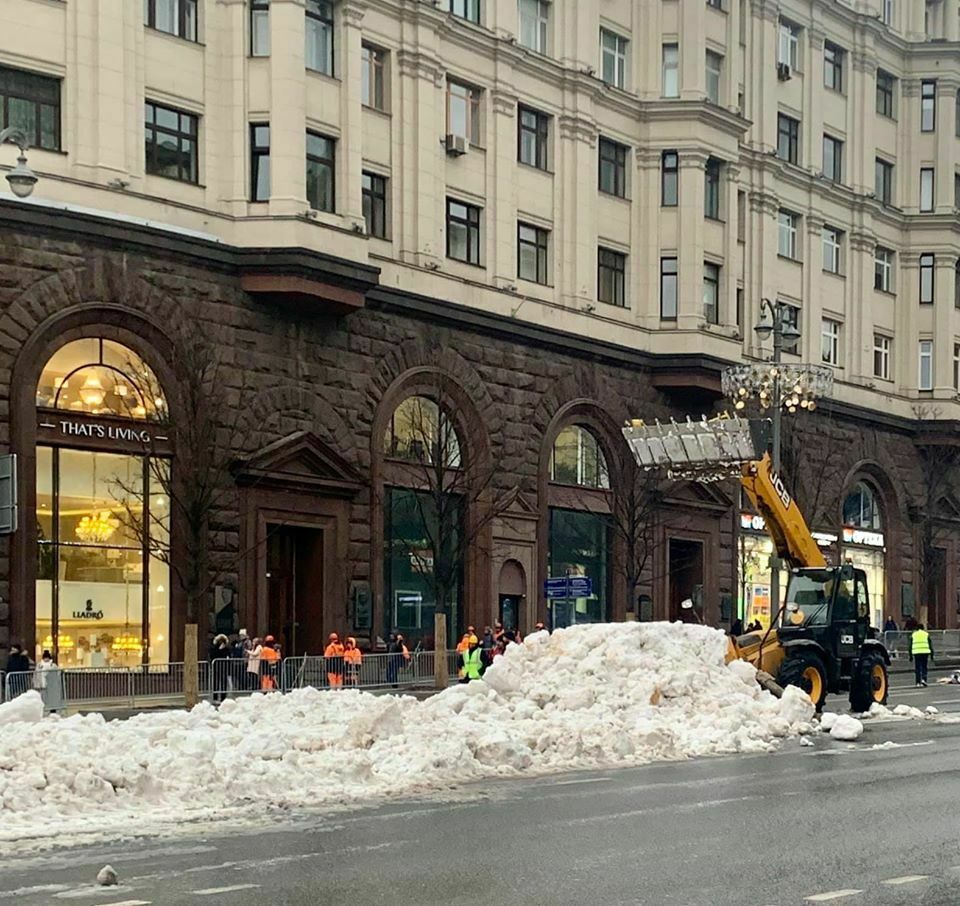 Екатерина Рождественская возмутилась привозным снегом на Тверской