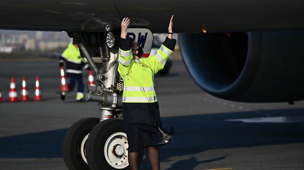 Минтранс собрался узаконить перестановку запчастей на самолетах к марту 2023 года