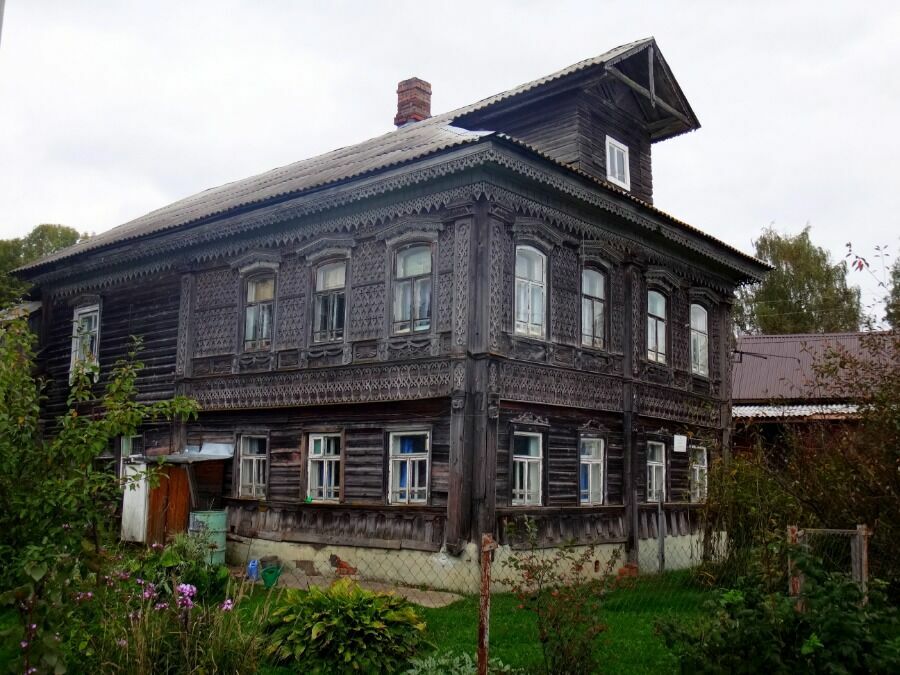 Дом Лебедевых в Дёгтево является изумительным образцом деревянного зодчества.