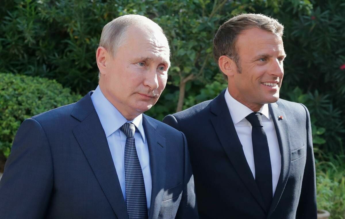 Владимир Путин поздравил Эммануэля Макрона с избранием на пост президента Франции