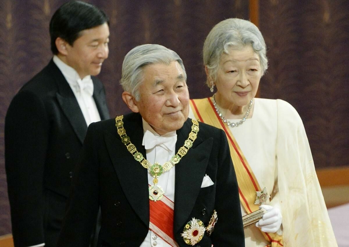 Император Японии отречется от престола 30 апреля 2019 года