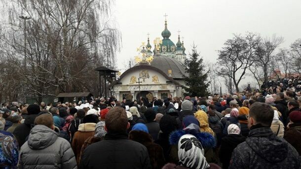 Городские власти Киева снесут часовню, заступившую на территорию города