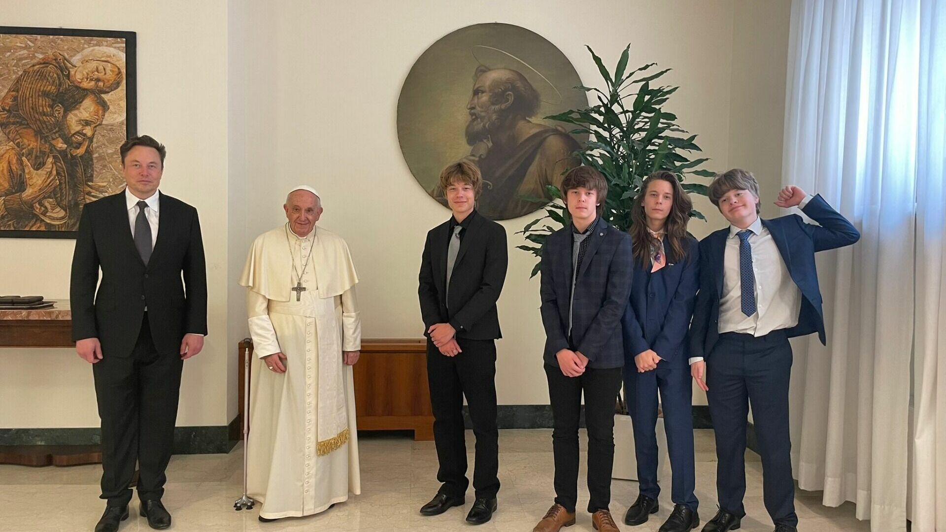 Илон Маск с детьми на встрече с Папой римским