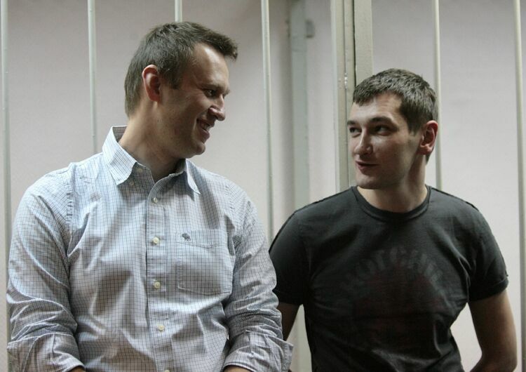 Прокуратура просит посадить Алексея Навального на 10 лет, его брата Олега – на 8