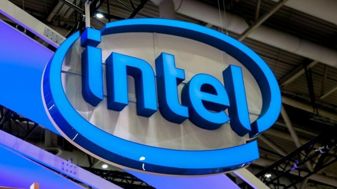 Intel приостановила деловые операции в России