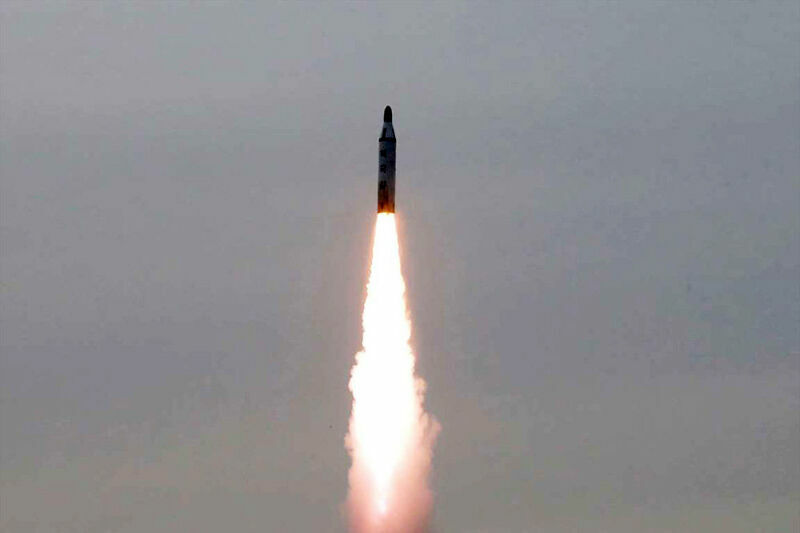 В США заявили, что запущенная КНДР ракета могла долететь до Аляски