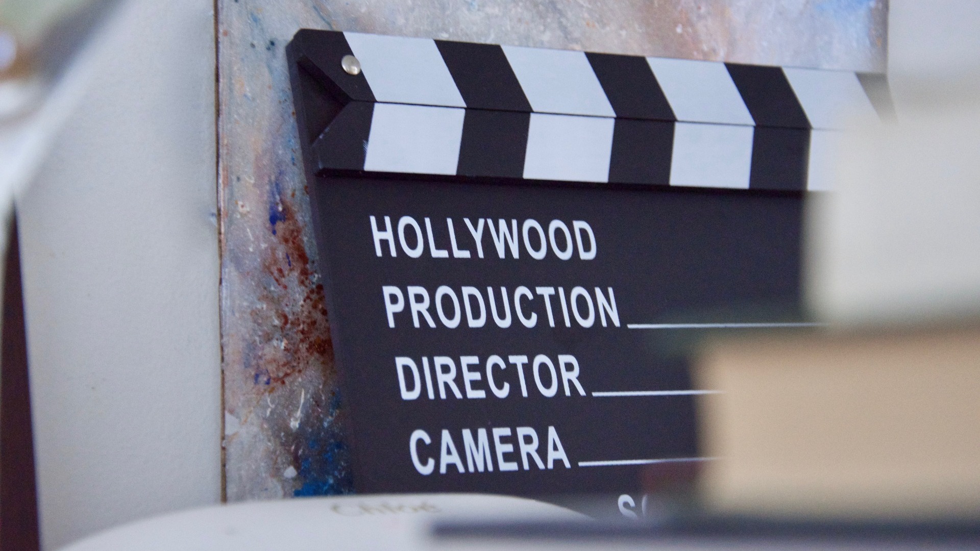Голливудские сценаристы решили свернуть длившуюся почти 150 дней забастовку