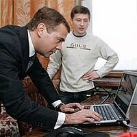 Медведев посетил интернет-форум в Подмосковье