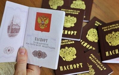 В ЕС допустили непризнание выданных жителям Донбасса российских паспортов