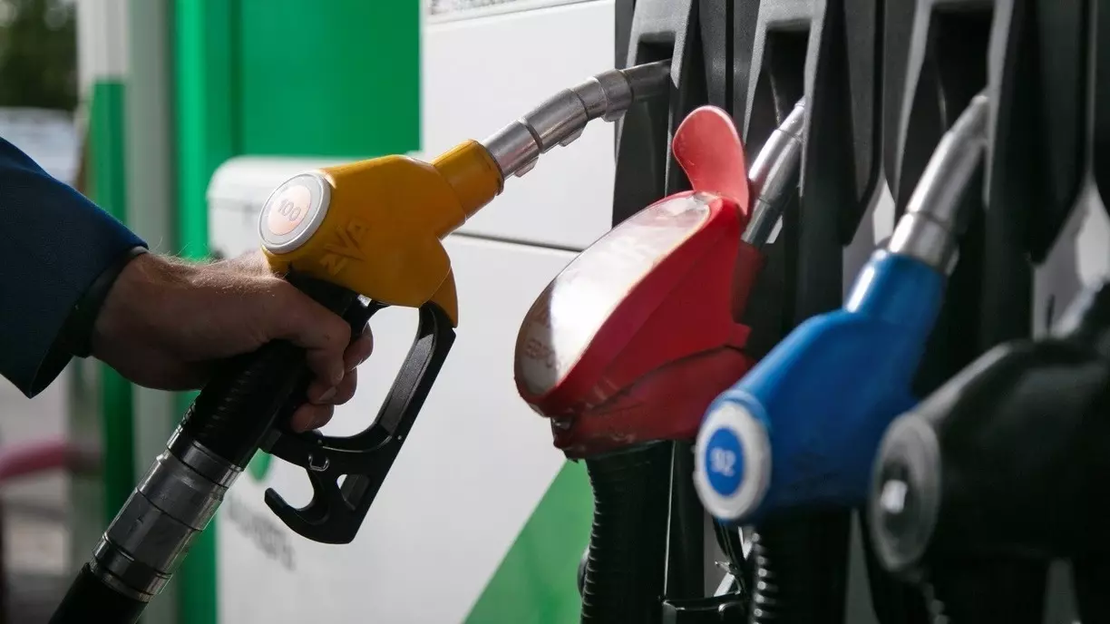 Автомобилисты пока не ощутили стремительного взлета цен на бензин, но биржевые котировки стремятся вверх