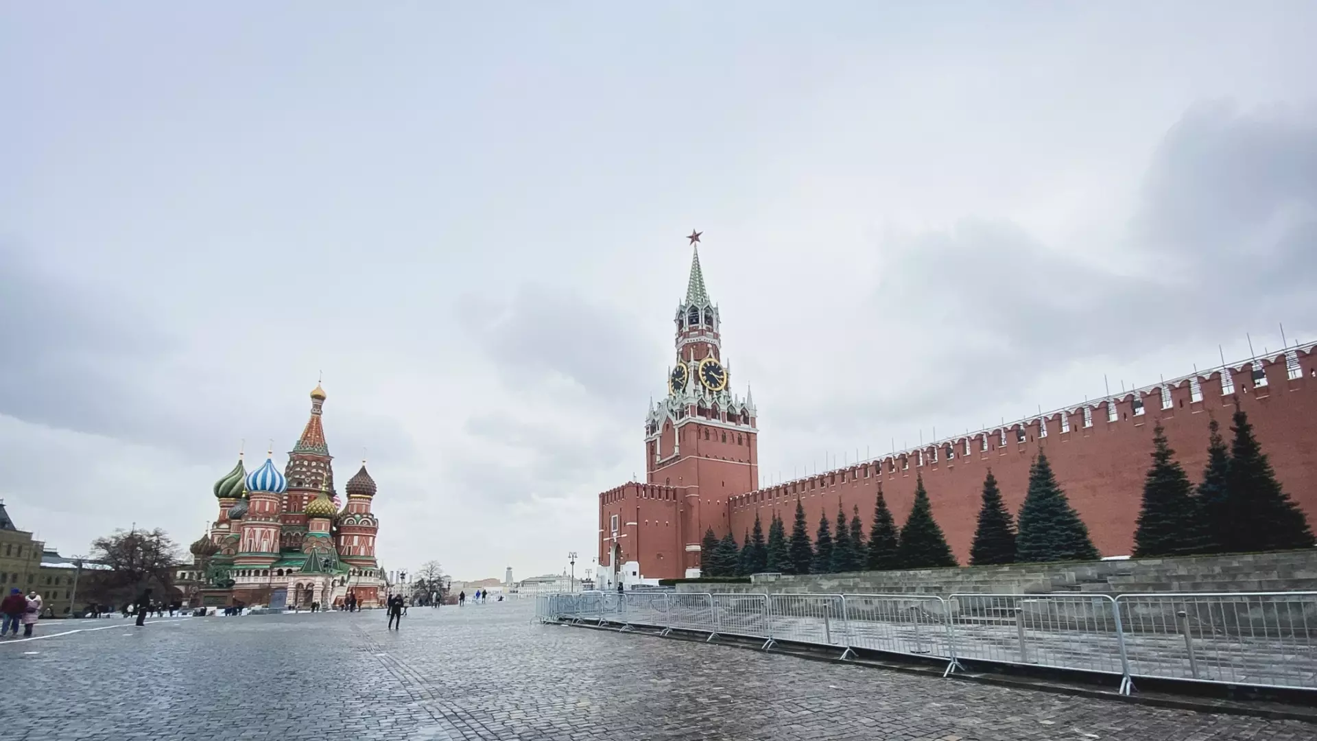 В Москве — рекордно низкое давление. Какая опасность подстерегает метеопатов