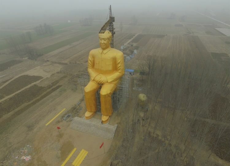 В Китае снесли только что установленную статую Мао Цзэдуна
