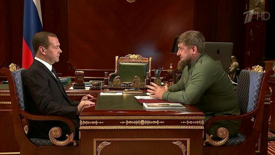 Медведев призвал Кадырова обеспечить всю Россию качественными фруктами