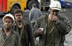 Авария на кузбасской шахте: под завалами люди
