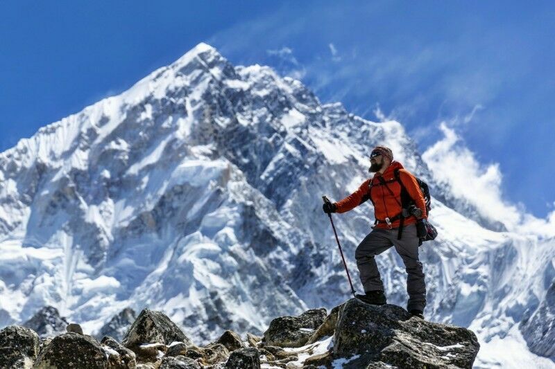 Покоряя Эверест, от сердечного приступа умер российский альпинист Кострикин