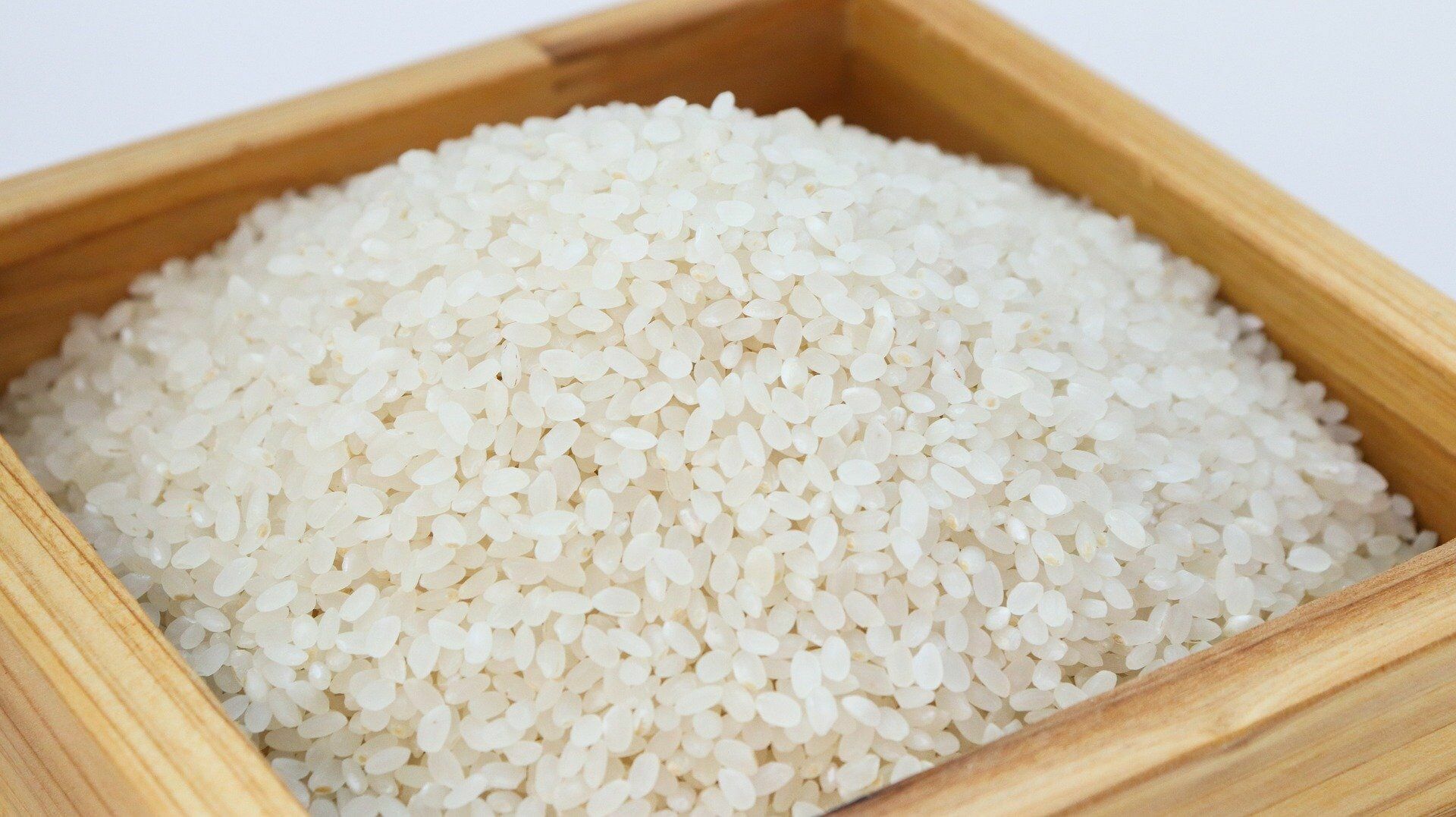 Поставщики риса и подсолнечного масла увеличили цены на 50%