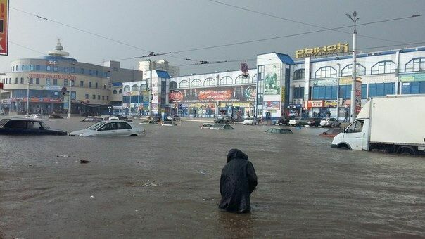 Улицы Курска затопило после сильнейшего ливня