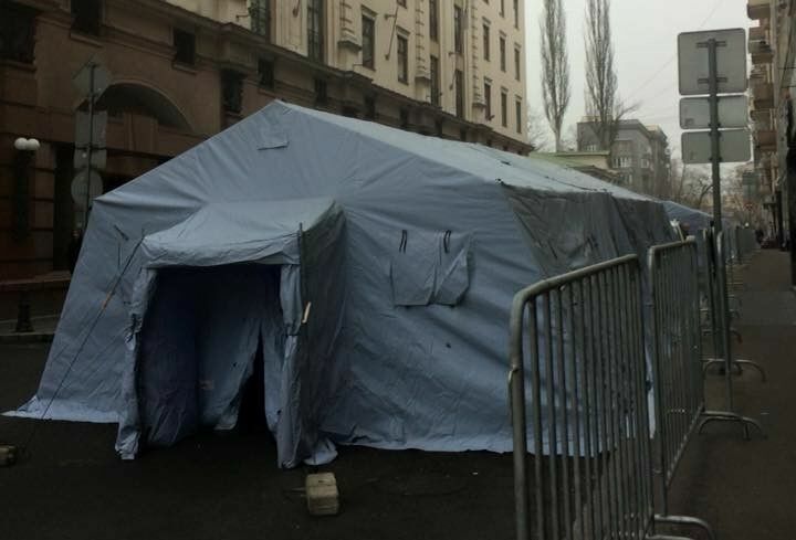 Фото дня: Центр Москвы превратили в военный лагерь