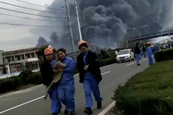 Более 40 человек погибли при взрыве на химзаводе в Китае (ФОТО)