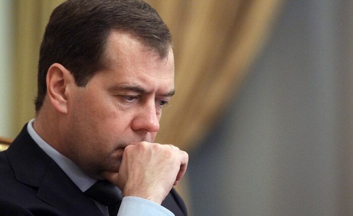 Петиция за отставку премьера Медведева собрала уже 150 тысяч подписей