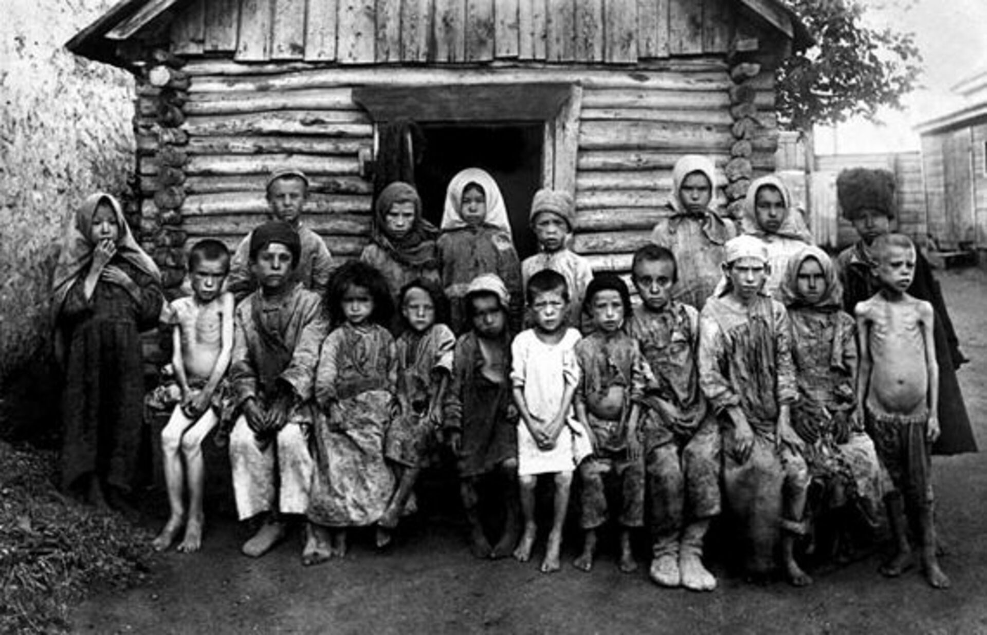 Голодный народ. Голодающие в Поволжье 1921-22.