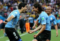 Сборная Уругвая победила команду Англии благодаря голам Суареса