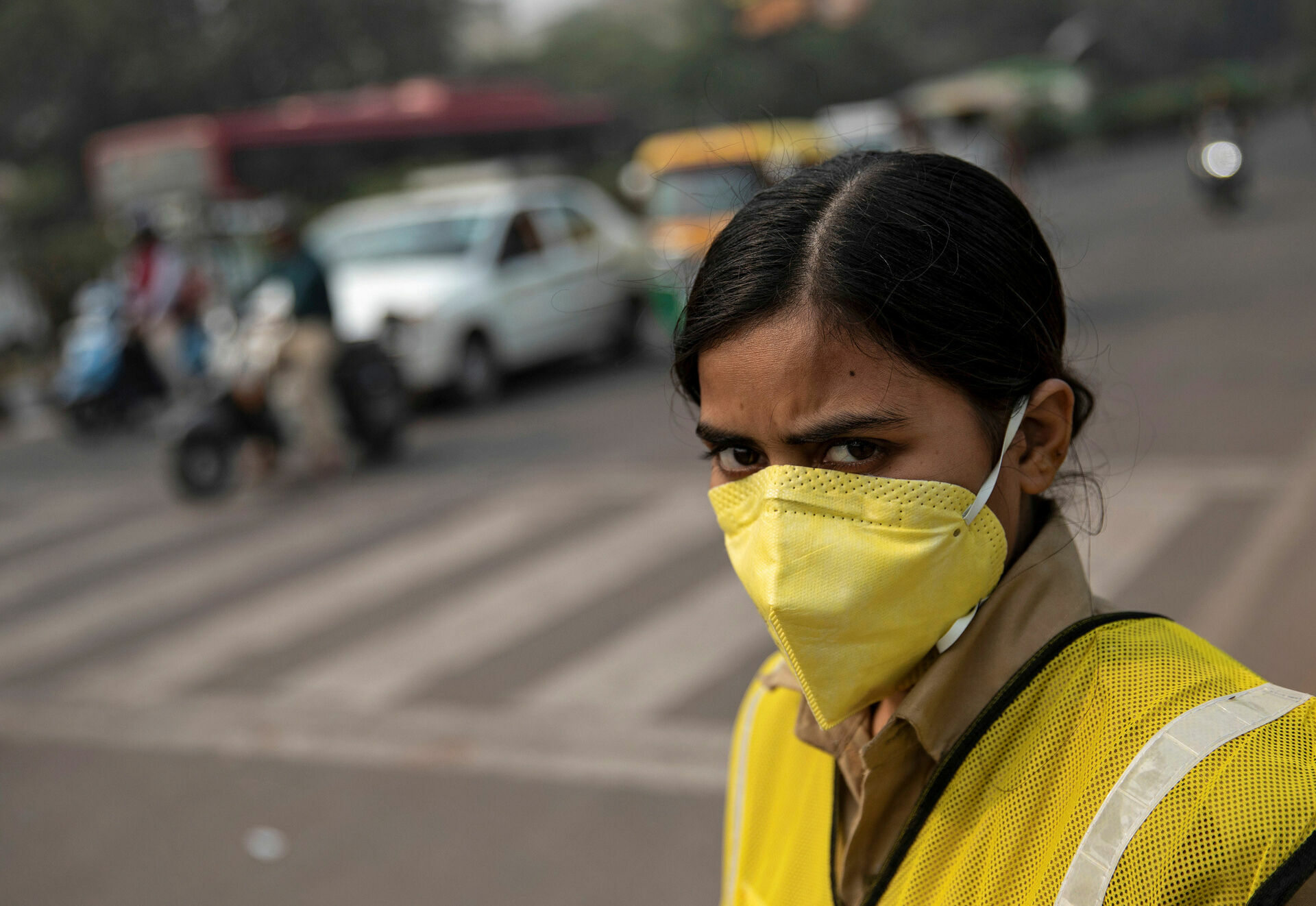 В Нью-Дели власти закрывают школы из-за тяжелой экологической обстановки