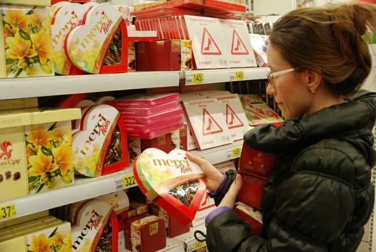 Рост цен на сладости в РФ в июне замедлился почти в два раза