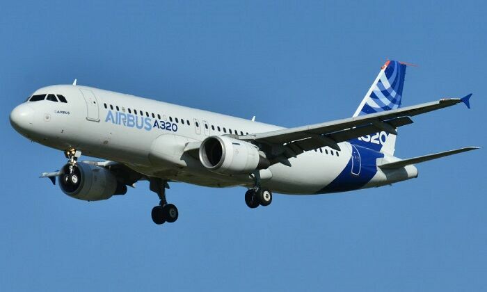 Самолет Airbus A320, летевший в Санкт-Петербург, вернулся в аэропорт Симферополя