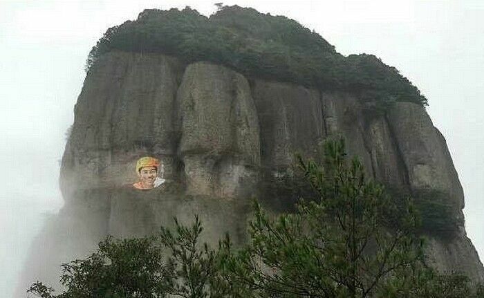 Китаянка нарисовала портрет любимого на скале высотой 218 метров