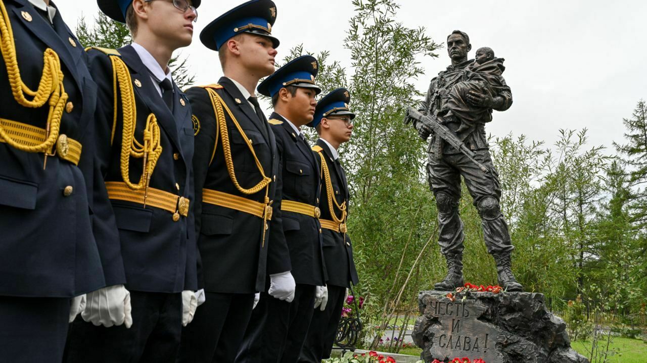 В Надыме открыт памятник «Защитникам Донбасса»