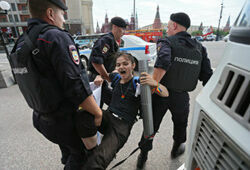 Полиция отпустила всех задержанных участников гей-парада в Москве