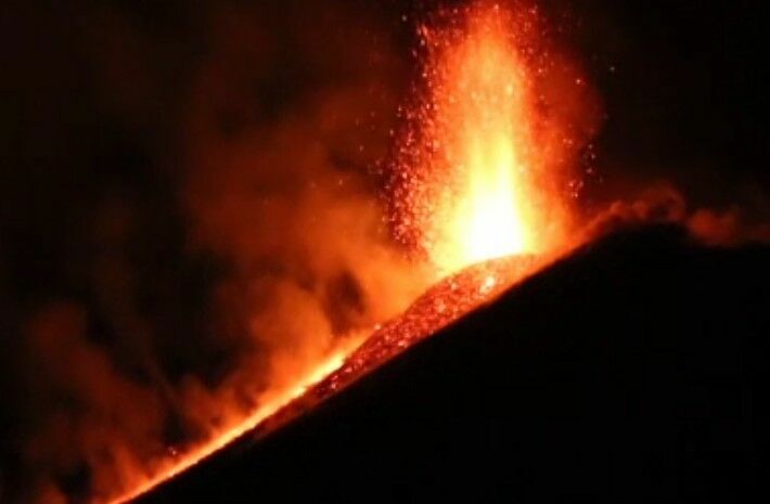 На Сицилии зафиксировано извержение вулкана Этна (видео)