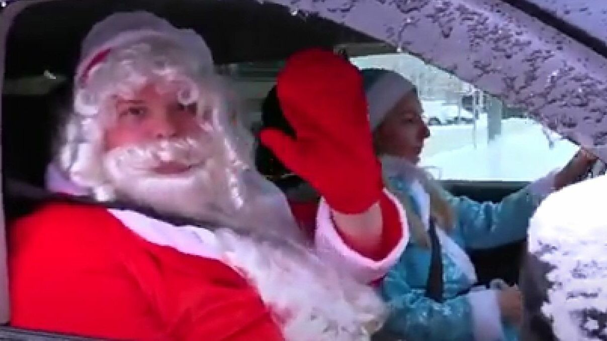 В Подмосковье проходит ежегодный автопробег Дедов Морозов